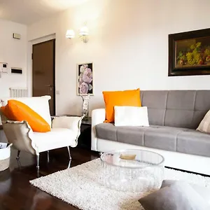 https://chic-panoramic-apartment.it-lombardy.com